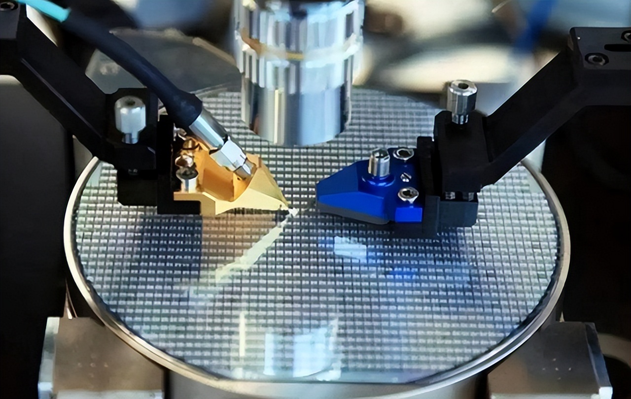 台積電真(zhen)的慌了，它(tā)可能真的(de)要求助于(yú)中國芯片(piàn)了